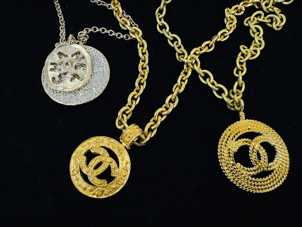 Bold & Edgy: The Unstoppable Cool of CHANEL’s Chunky Chain Necklaces