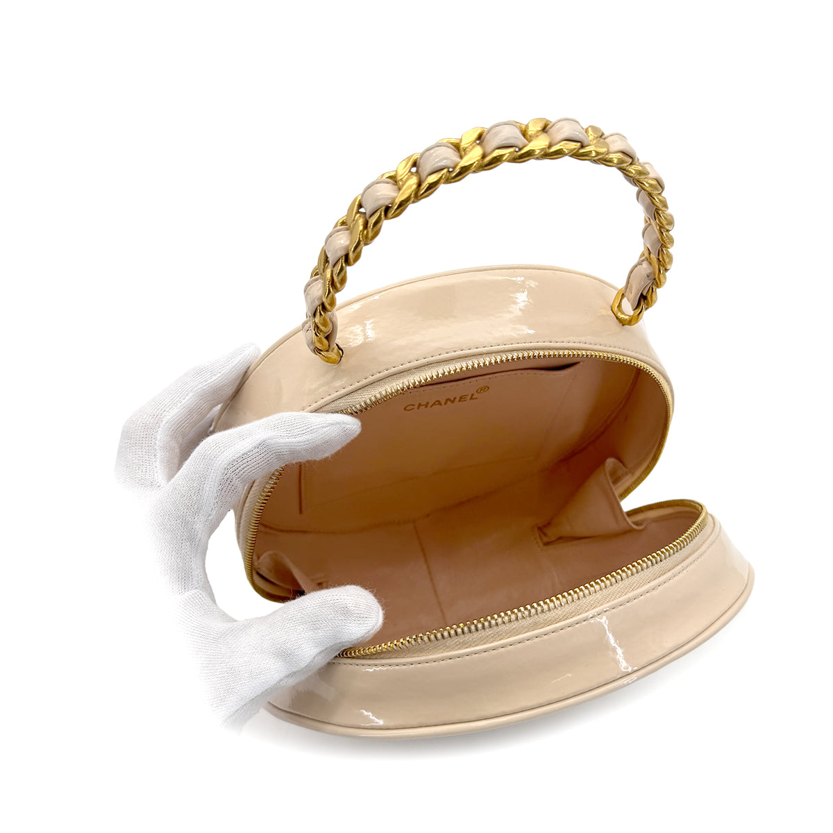 CHANEL VINTAGE ROUND VANITY HAND BAG BEIGE ENAMEL 90187902
