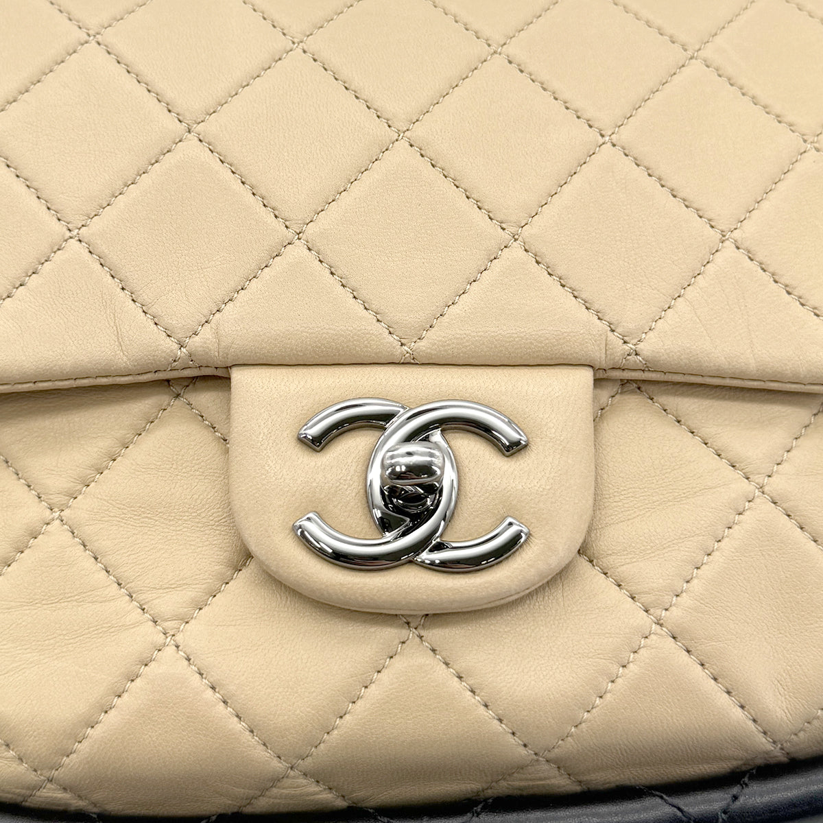 CHANEL HULA HOOP CROSS HAND BAG BEIGE BLACK LAMB SKIN 90208969