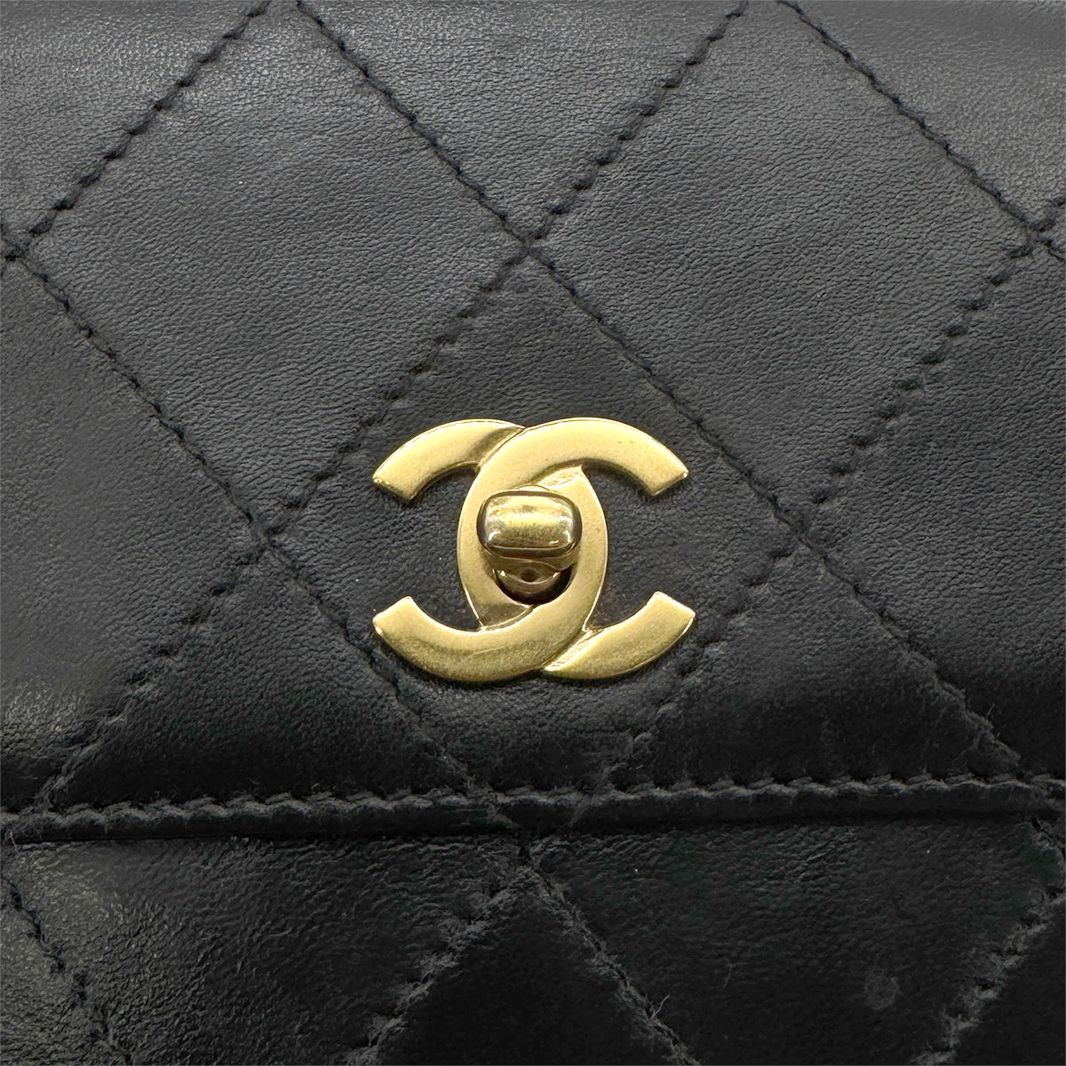 CHANEL VINTAGE HAND BAG BLACK LAMB SKIN 90212708