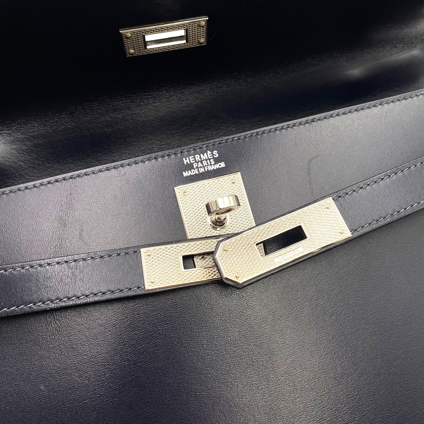 HERMES KELLY 32 SELLIER GUILLOCHE NAVY BOXCALF HAND SHOULDER BAG □G SHW 90221030