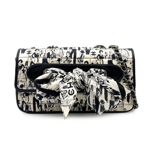 CHANEL VINTAGE CHOCOLATE BAR SCARF BYCOLOR WHITE BLACK SATIN LAMB SKIN 90227150