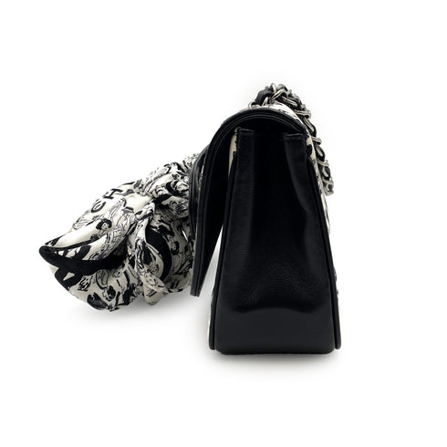 CHANEL VINTAGE CHOCOLATE BAR SCARF BYCOLOR WHITE BLACK SATIN LAMB SKIN 90227150