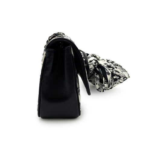 CHANEL VINTAGE CHOCOLATE BAR SCARF BYCOLOR WHITE BLACK SATIN LAMB SKIN 90227150