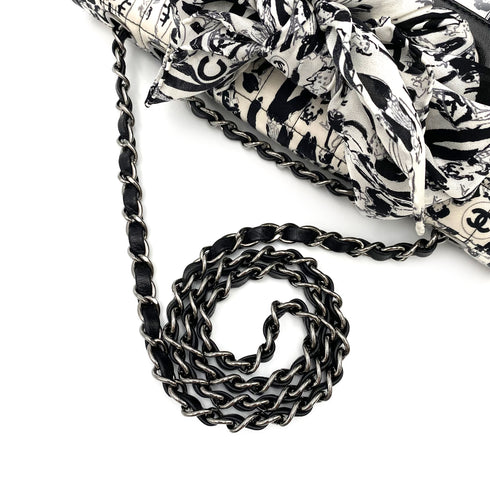 CHANEL VINTAGE CHOCOLATE BAR SCARF BYCOLOR WHITE BLACK SATIN LAMB SKIN 90227150