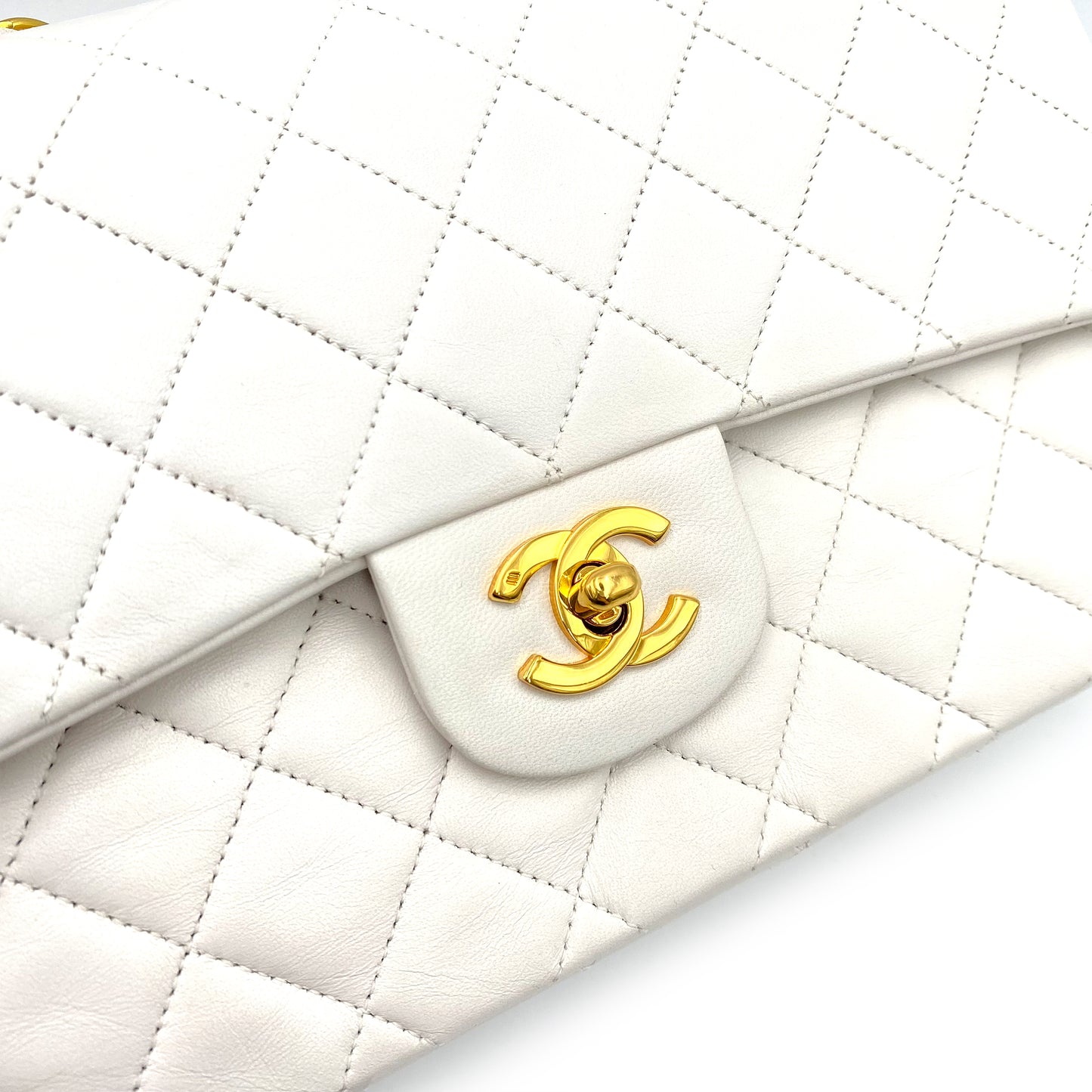 CHANEL VINTAGE CLASSIC FLAP MEDIUM CHAIN SHOULDER BAG WHITE LAMB SKIN 90229007