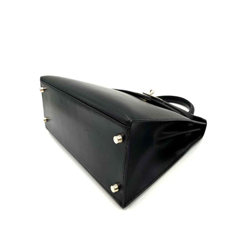 HERMES KELLY 28 SELLIER GUILLOCHE BLACK BOXCALF HAND SHOULDER BAG ▢G 90231896 - PURPOSE