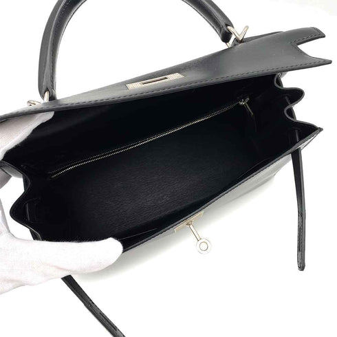 HERMES KELLY 28 SELLIER GUILLOCHE BLACK BOXCALF HAND SHOULDER BAG ▢G 90231896 - PURPOSE