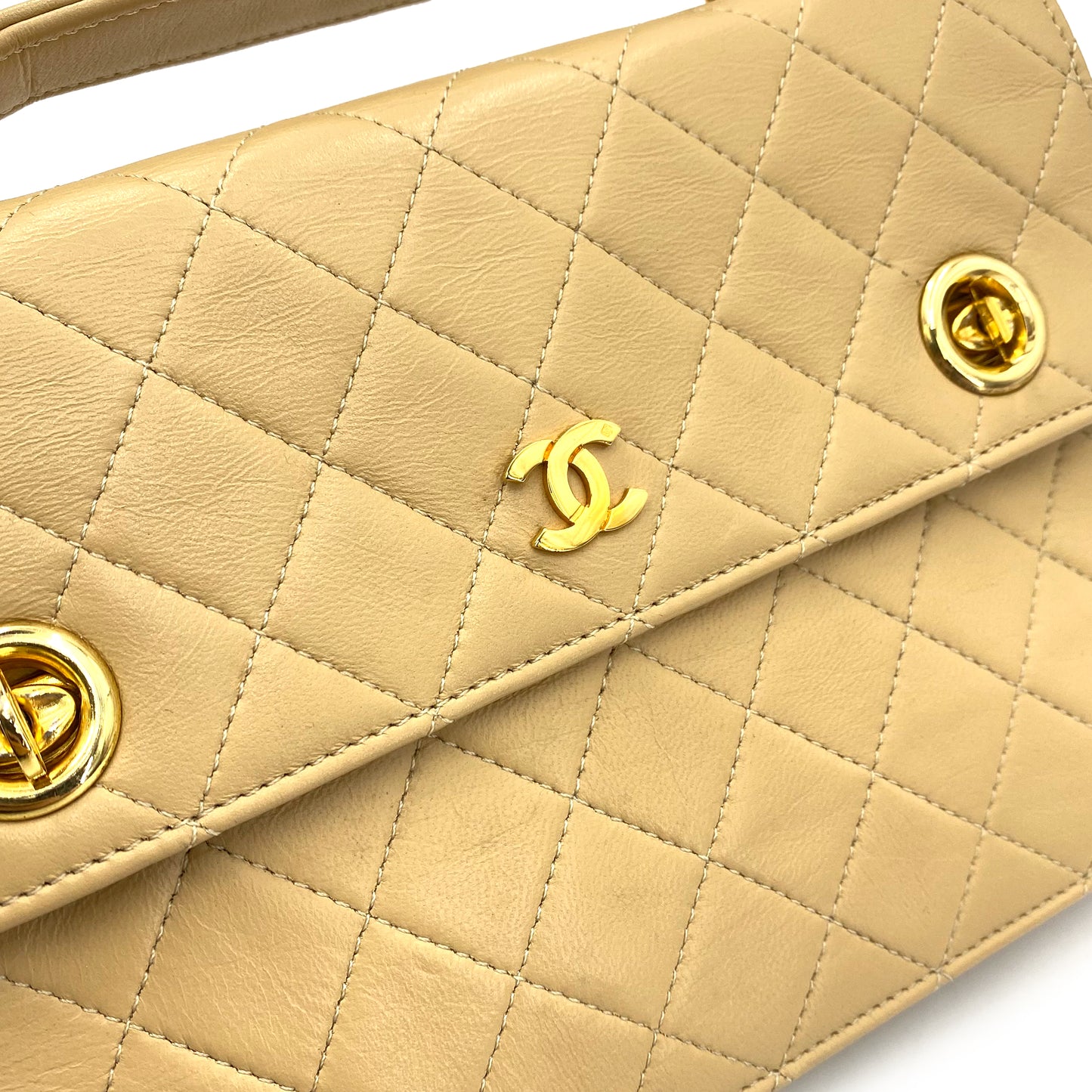 CHANEL VINTAGE DOUBLE TURN LOCK CHAIN SHOULDER BAG BEIGE LAMB SKIN 90240961