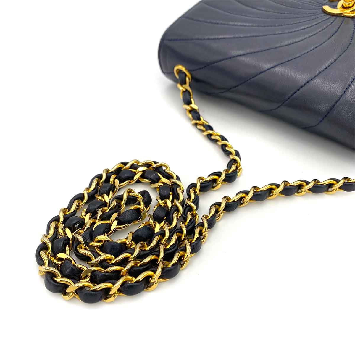 CHANEL VINTAGE TYPHOON CHAIN SHOULDER BAG NAVY LAMB SKIN 90241763