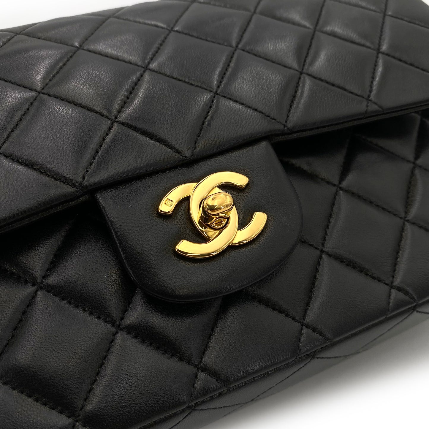 CHANEL VINTAGE CLASSIC FLAP MEDIUM CHAIN SHOULDER BAG BLACK LAMB SKIN 90242114
