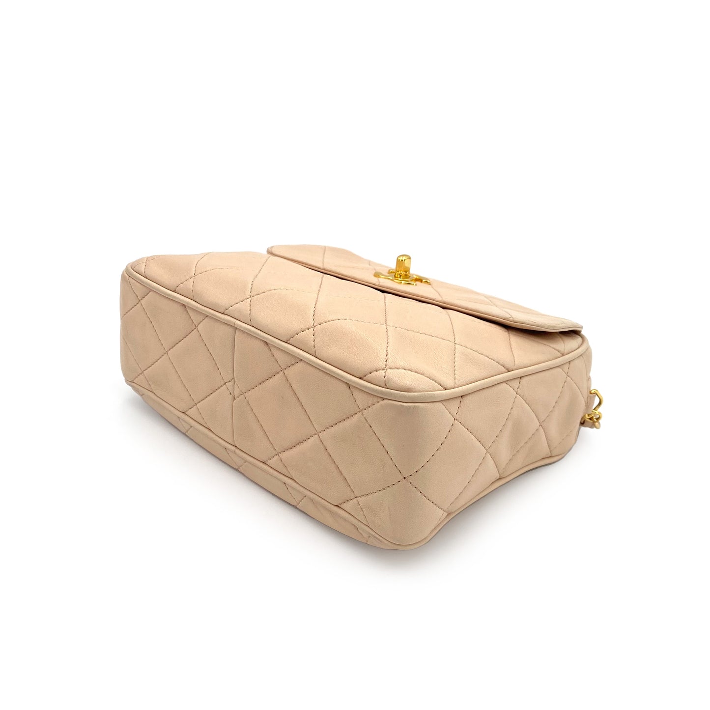 CHANEL VINTAGE MATELASSE CHAIN SHOULDER BAG LIGHT BEIGE LAMB SKIN 90242329