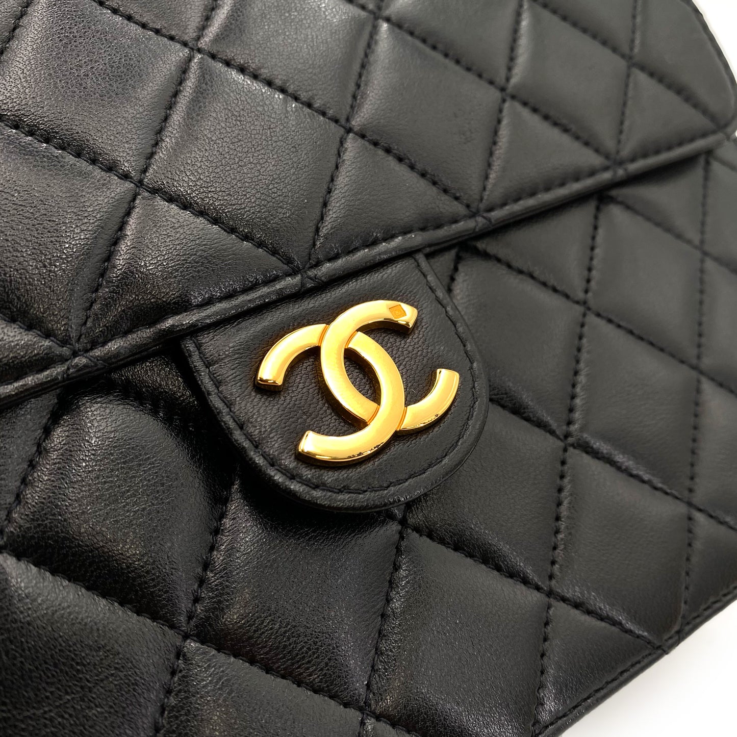CHANEL VINTAGE MATELASSE PUSH LOCK CHAIN SHOULDER BAG BLACK LAMB SKIN 90242967