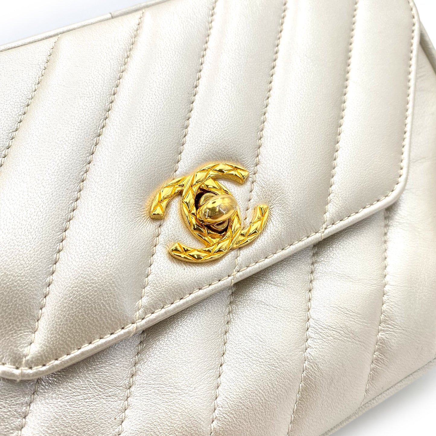 CHANEL VINTAGE BIJOU CHAIN SHOULDER BAG CHAMPAGNE GOLD LAMB SKIN 90243199