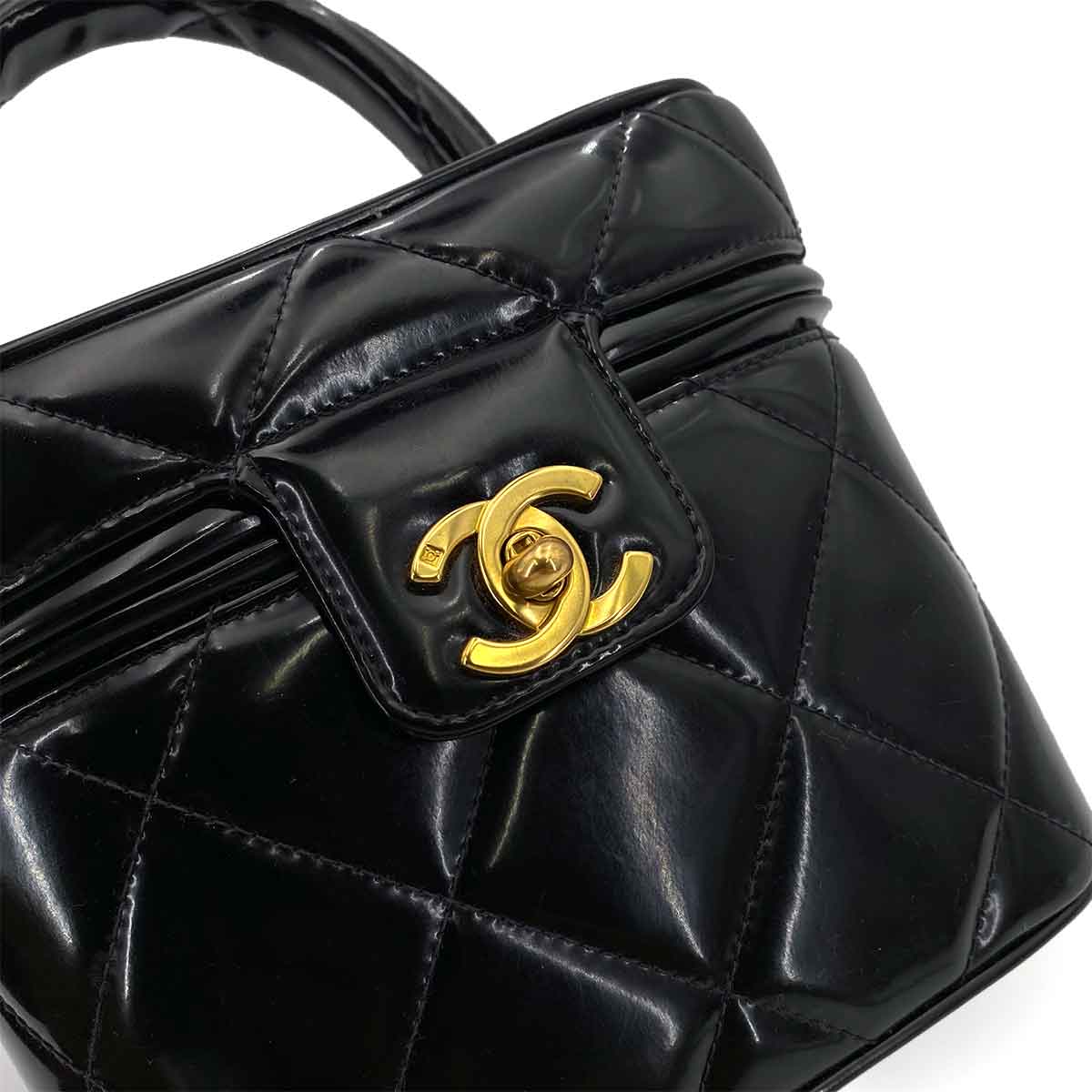 CHANEL VINTAGE VANITY HEART MIRROR HAND BAG BLACK ENAMEL 90243361