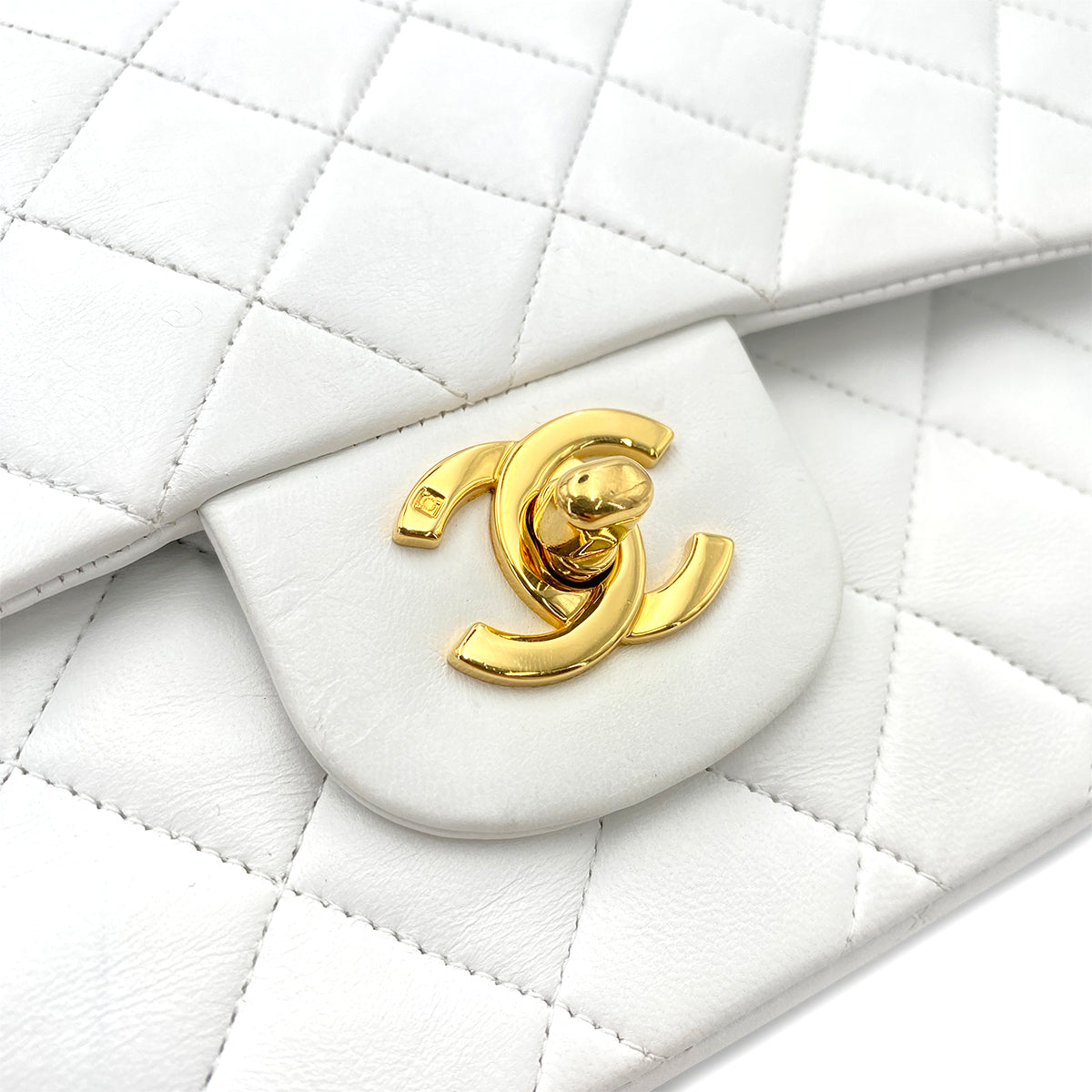 CHANEL VINTAGE CLASSIC FLAP MEDIUM CHAIN SHOULDER BAG WHITE LAMB SKIN 90244080