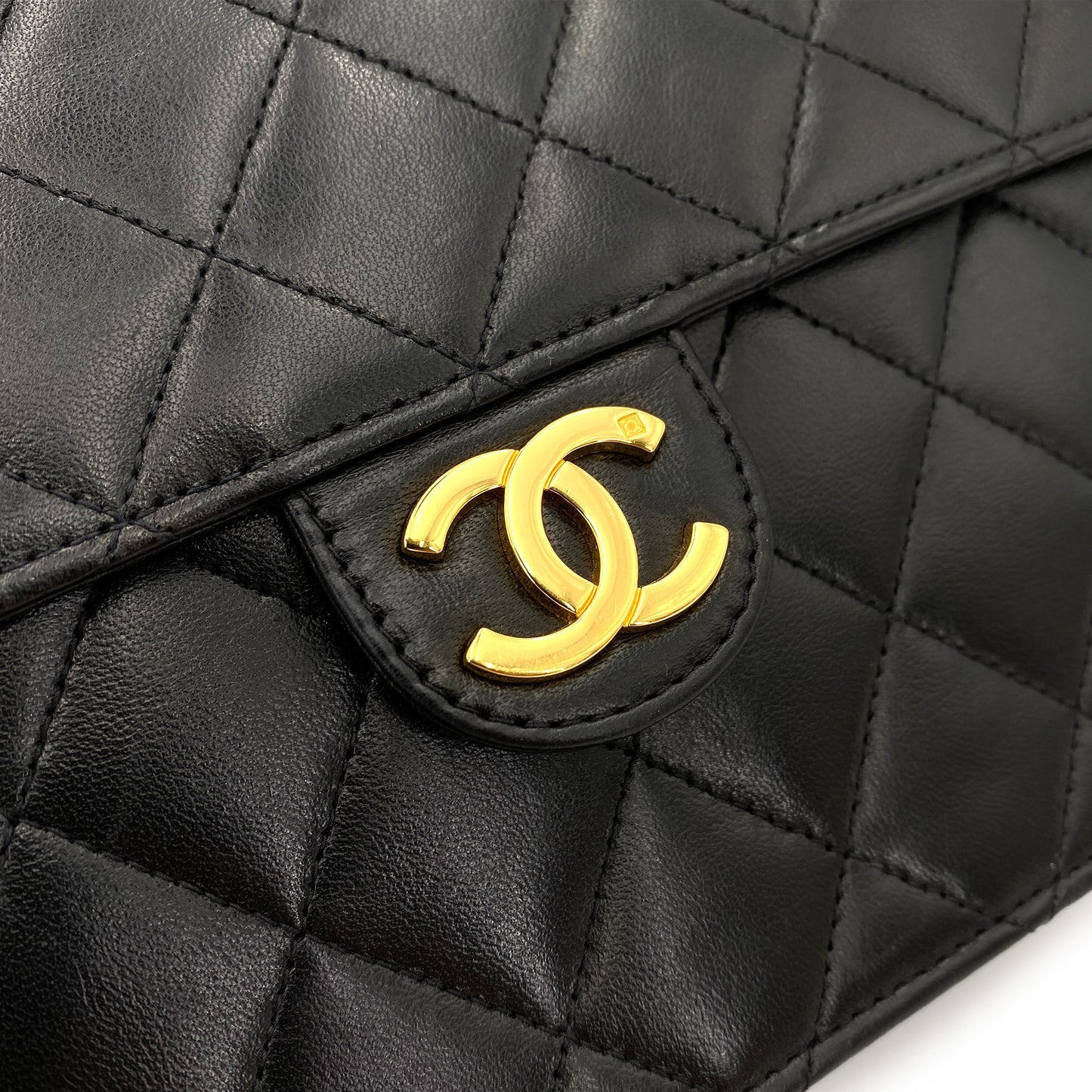 CHANEL VINTAGE MATELASSE PUSH LOCK CHAIN SHOULDER BAG BLACK LAMB SKIN 90244688