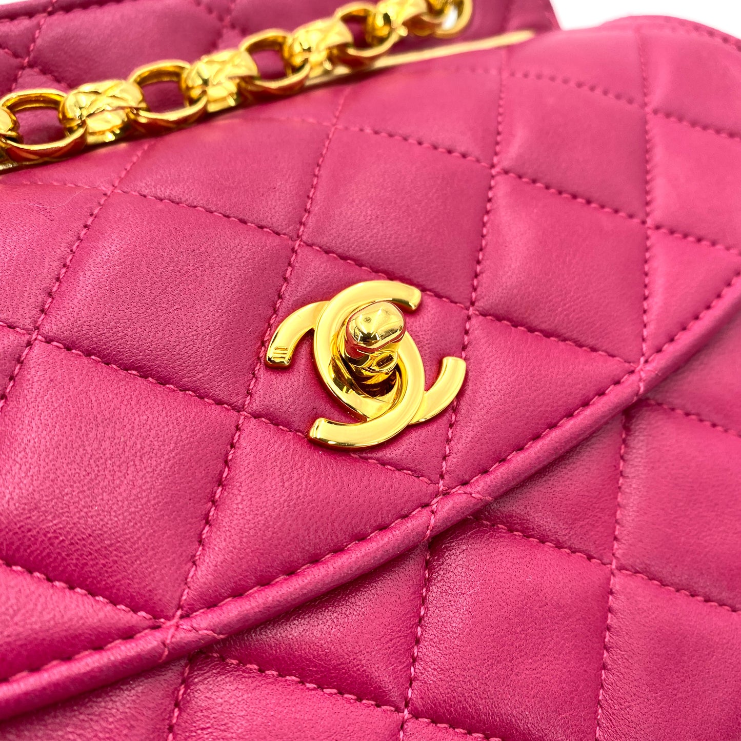 CHANEL VINTAGE MATELASSE BIJOU CHAIN SHOULDER BAG PINK LAMB SKIN 90244738