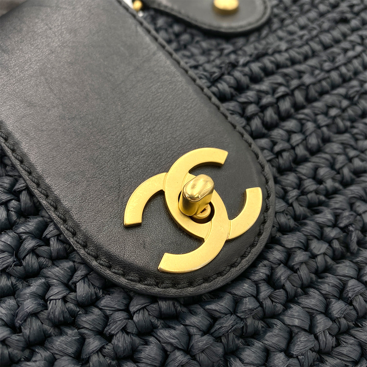 CHANEL VINTAGE CHAIN TOTE BAG NAVY RAFFIA 90244824