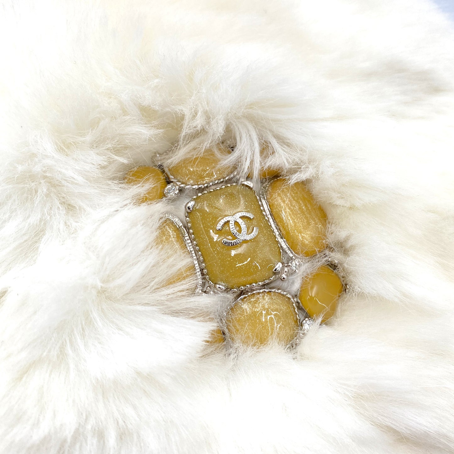 CHANEL VINTAGE ROUND CHAIN SHOULDER BAG WHITE FUR 90245651