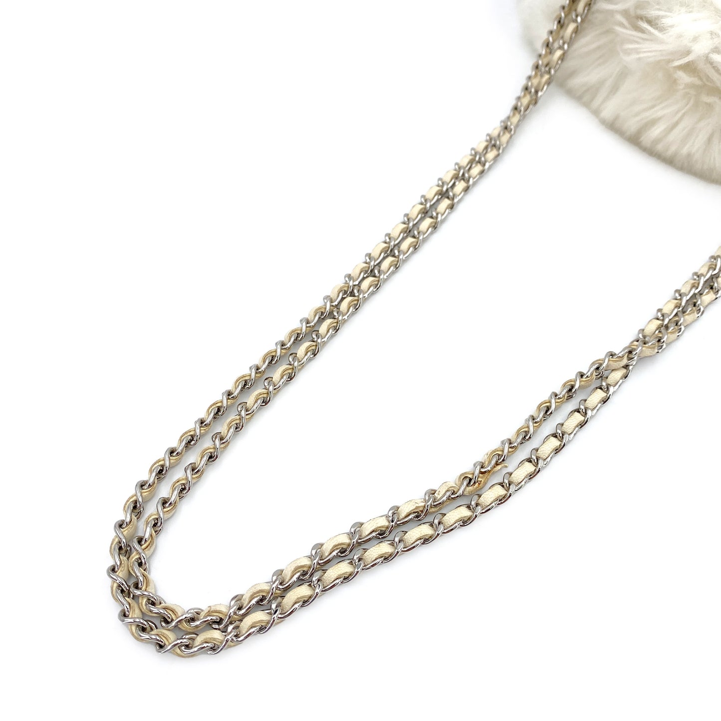 CHANEL VINTAGE ROUND CHAIN SHOULDER BAG WHITE FUR 90245651