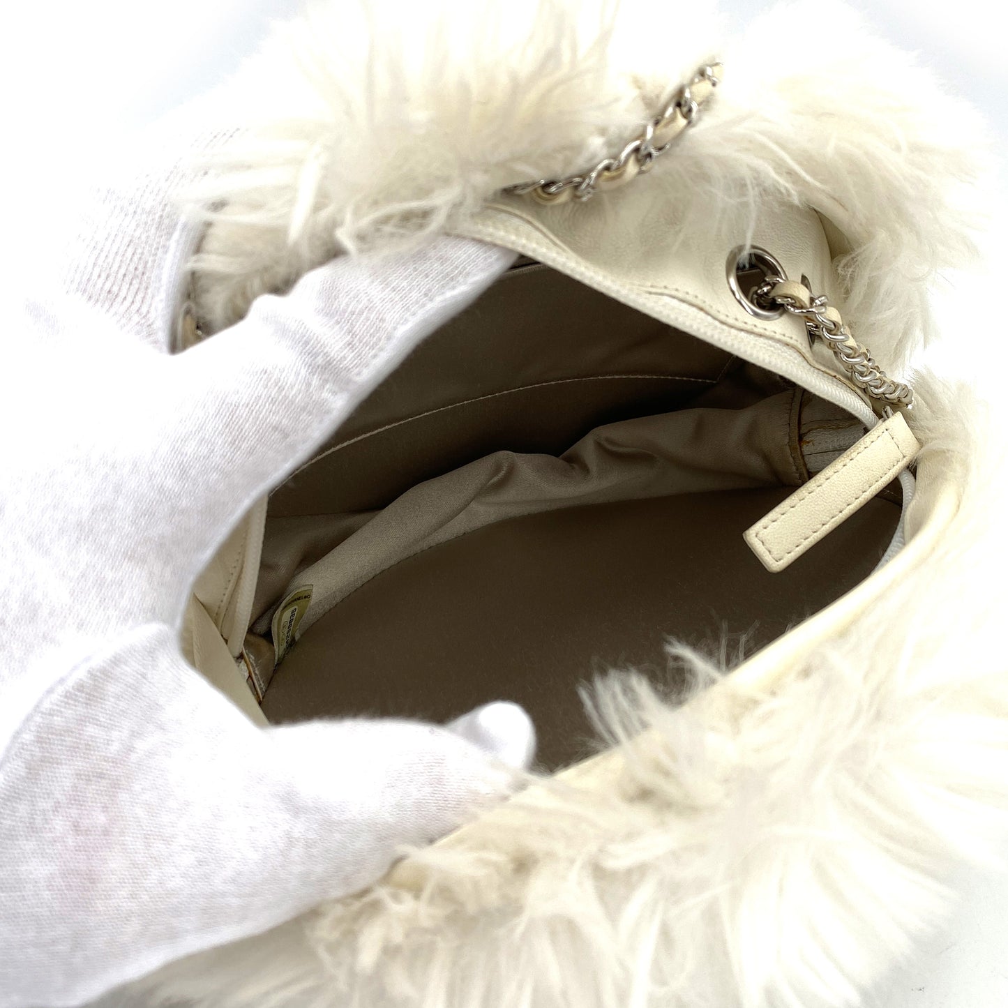 CHANEL VINTAGE ROUND CHAIN SHOULDER BAG WHITE FUR 90245651