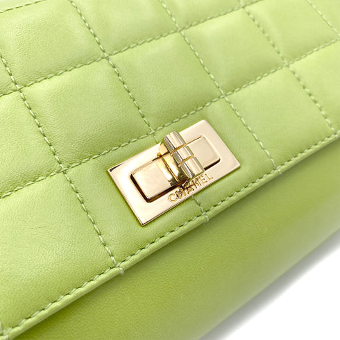CHANEL VINTAGE 2.55 CHOCOLATE BAR CHAIN SHOULDER BAG GREEN LAMB SKIN 90246923 - PURPOSE