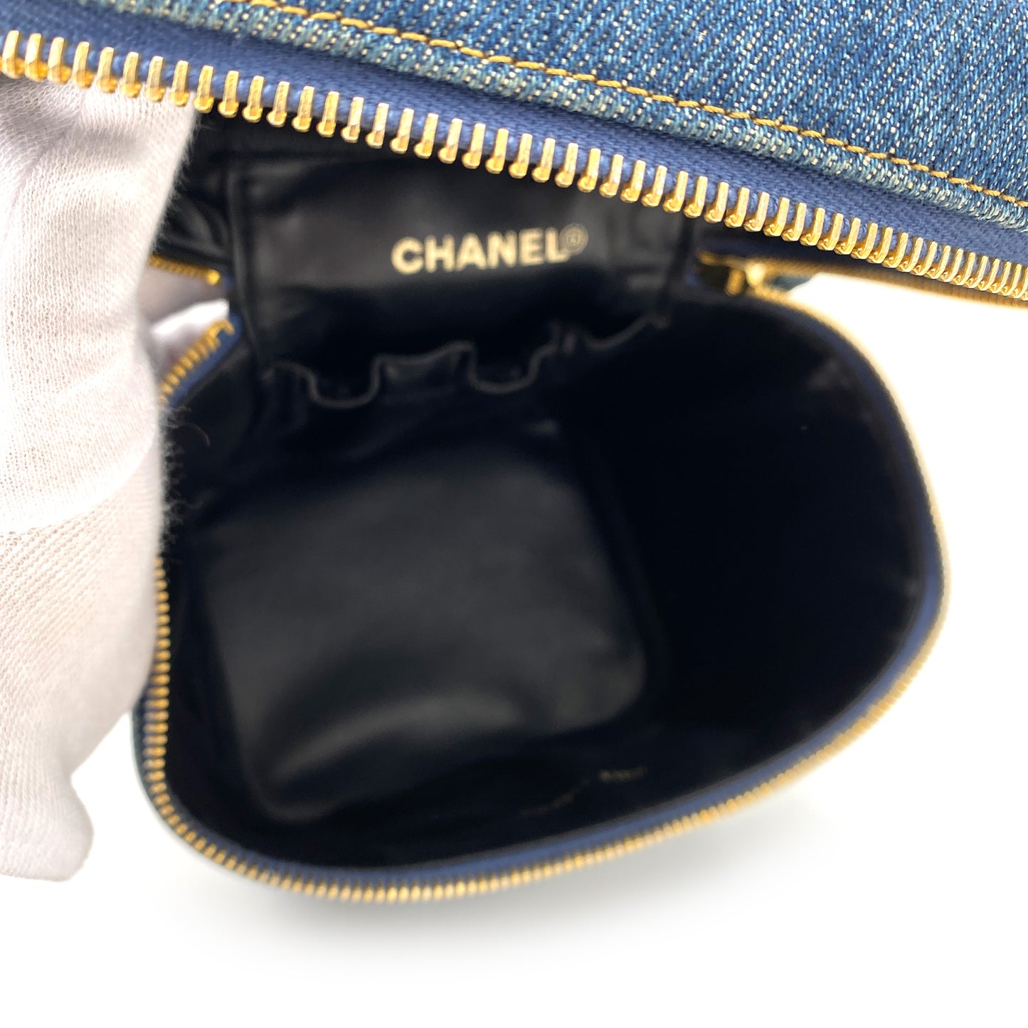 CHANEL VINTAGE VANITY HAND BAG BLUE DENIM 90248116