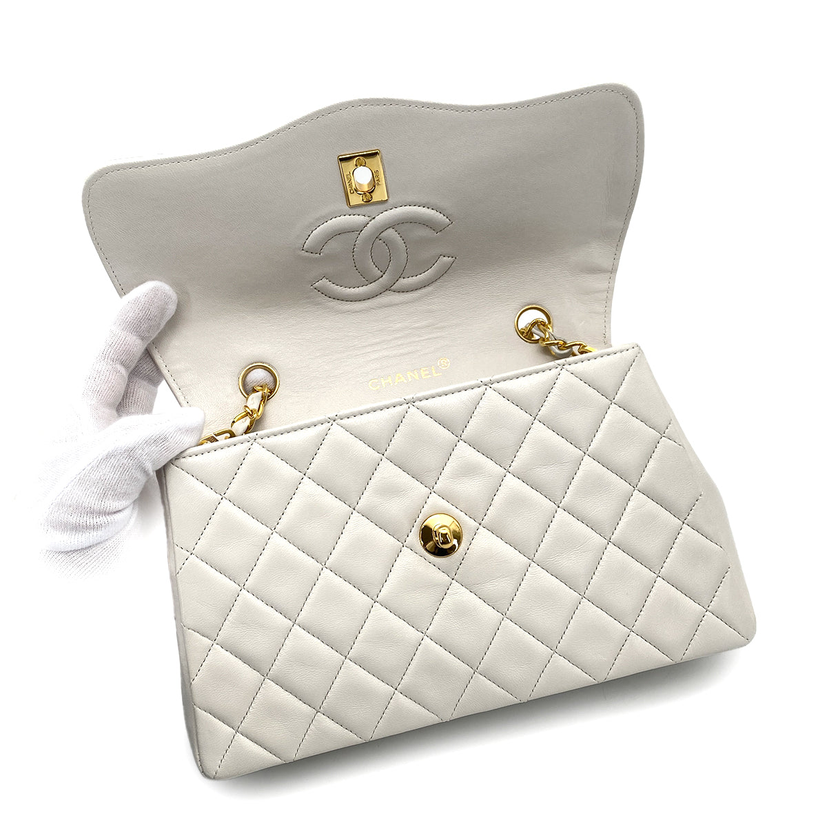 CHANEL VINTAGE MATELASSE CHAIN SHOULDER BAG WHITE LAMB SKIN 90258906