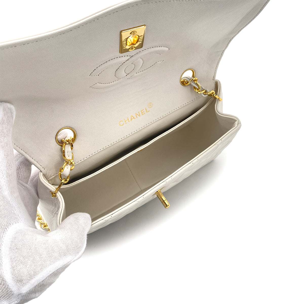 CHANEL VINTAGE MATELASSE CHAIN SHOULDER BAG WHITE LAMB SKIN 90258906