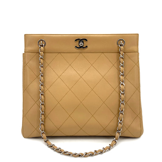 CHANEL VINTAGE MATELASSE CHAIN TOTE BAG BEIGE LAMB SKIN 90261191