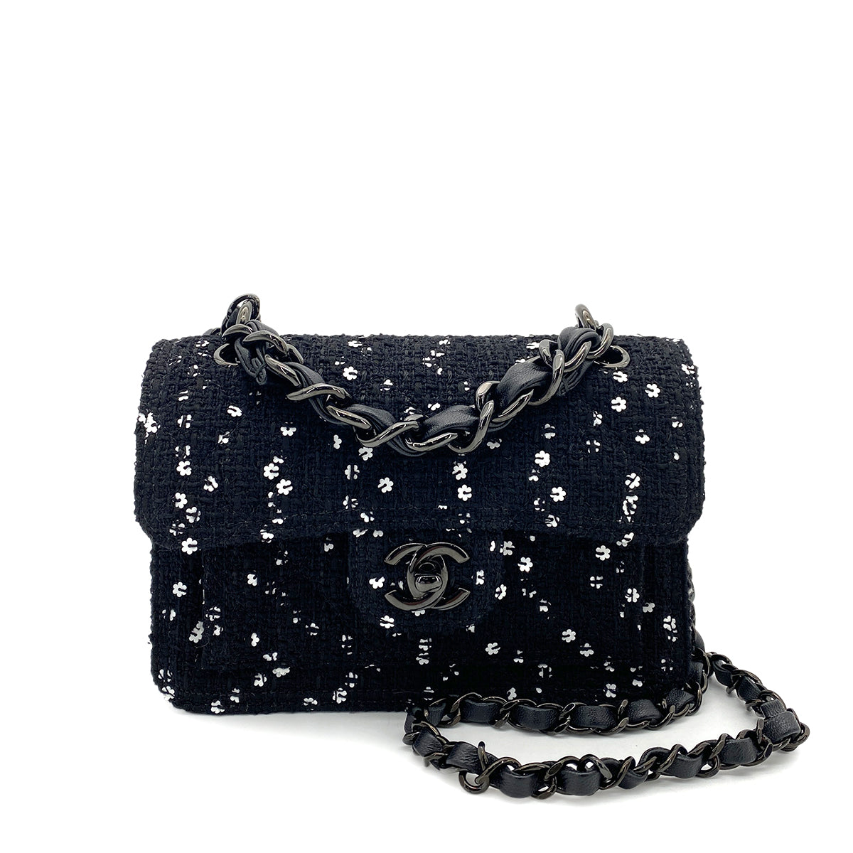 CHANEL MINI CHAIN SHOULDER BAG BLACK WHITE FLOWER TWEED 90261195