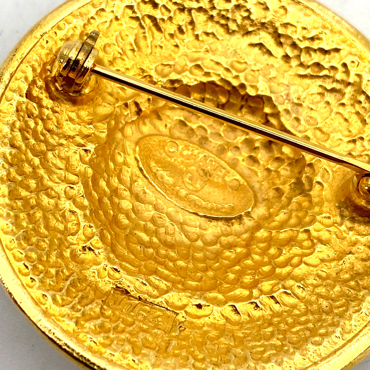 CHANEL VINTAGE BROACH ROUND COCOMARK ACCESSORY 90261263