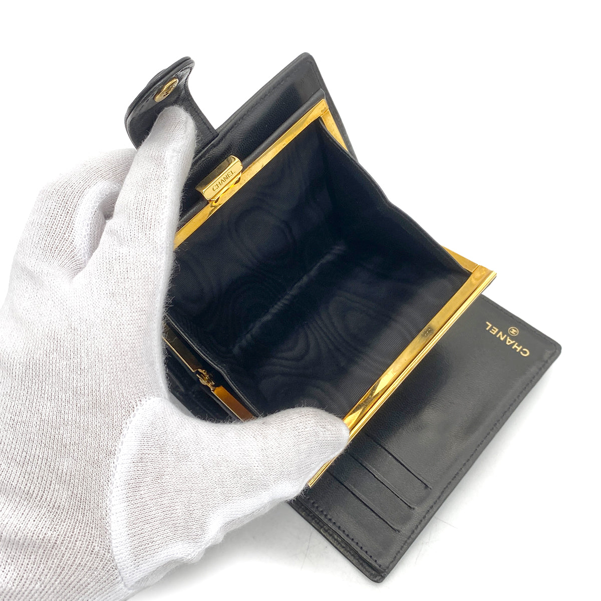 CHANEL VINTAGE BIFOLD COMPACT WALLET BLACK LAMB SKIN 90261357