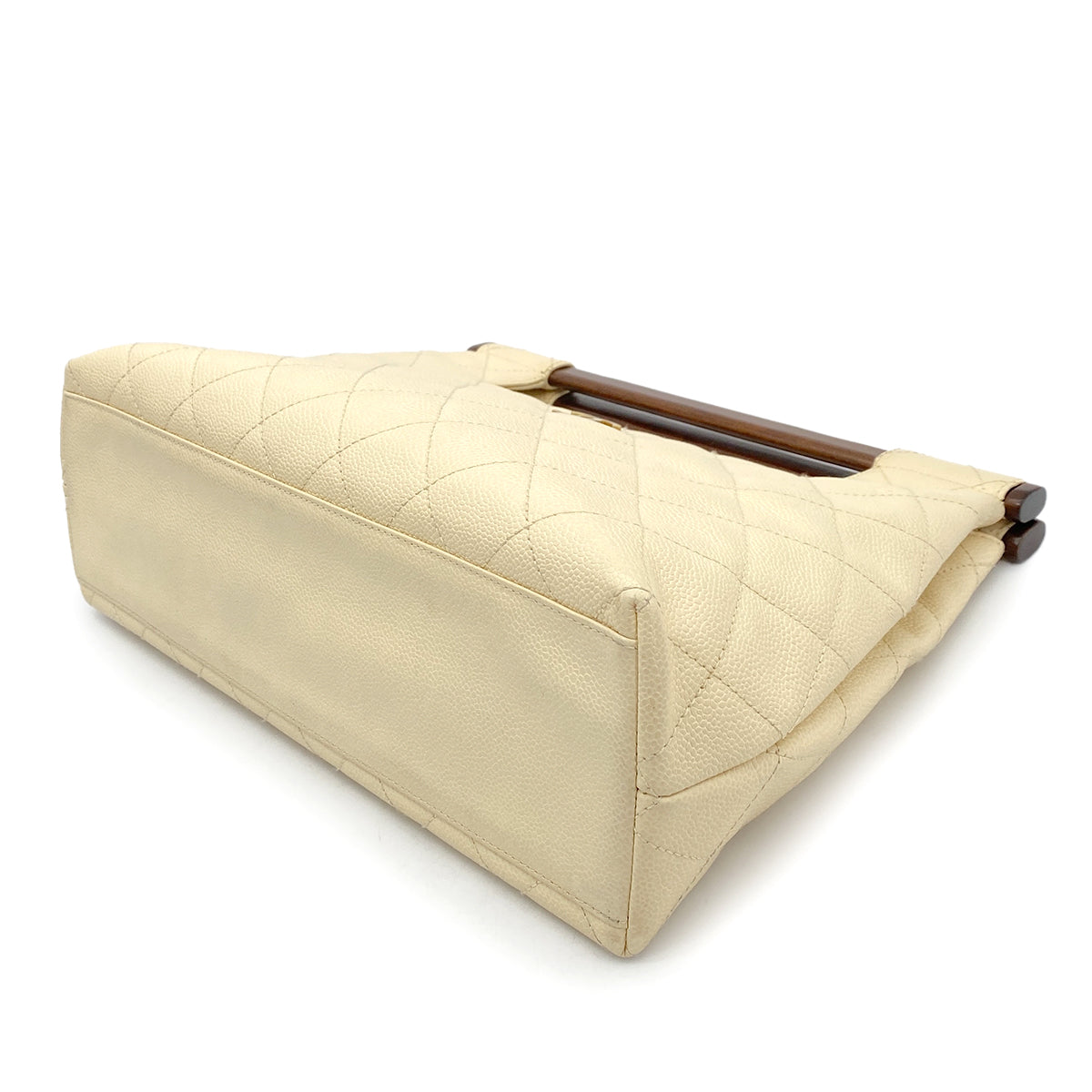 CHANEL VINTAGE MATELASSE WOOD HANDLE BAG BEIGE CAVIAR SKIN 90261564
