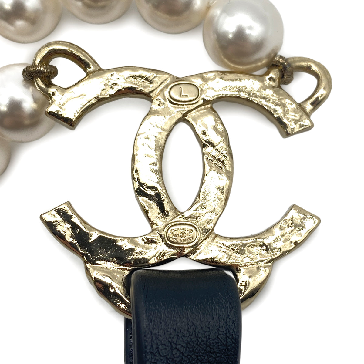 CHANEL SUSPENDER COCOMARK FAUX PEARL LEATHER A24K 90263171