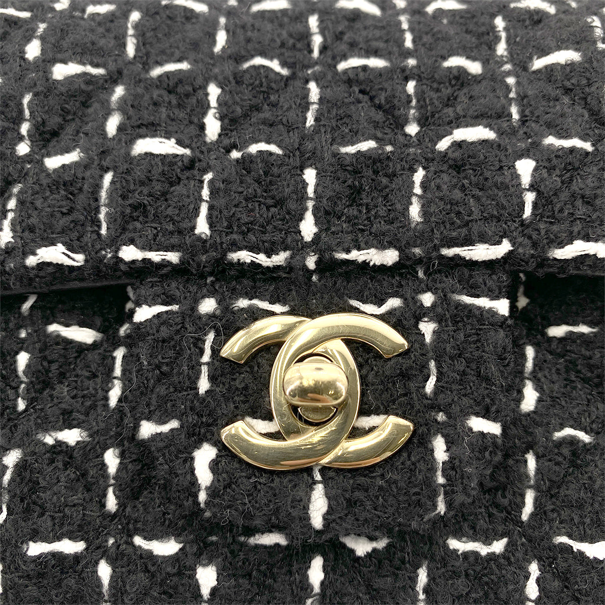 CHANEL CHAIN SHOULDER BAG BLACK WHITE TWEED 90264525
