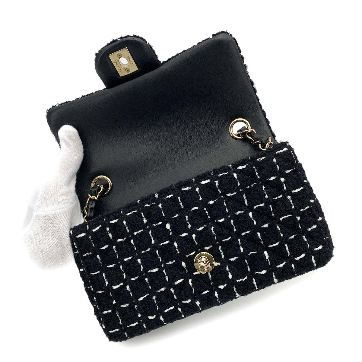 CHANEL CHAIN SHOULDER BAG BLACK WHITE TWEED 90264525