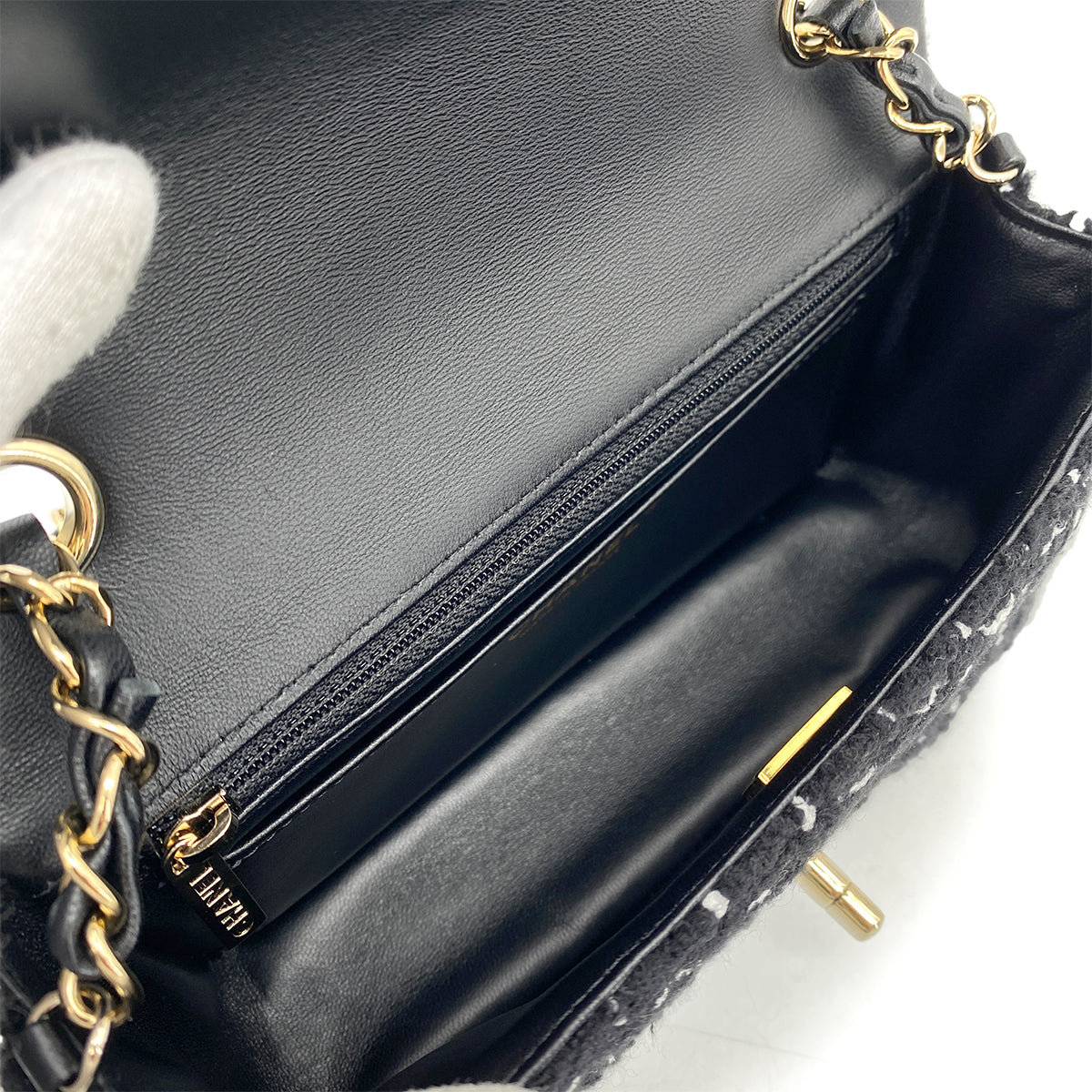CHANEL CHAIN SHOULDER BAG BLACK WHITE TWEED 90264525
