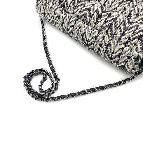 CHANEL CHAIN SHOULDER BAG BLACK WHITE TWEED 90268081 - PURPOSE