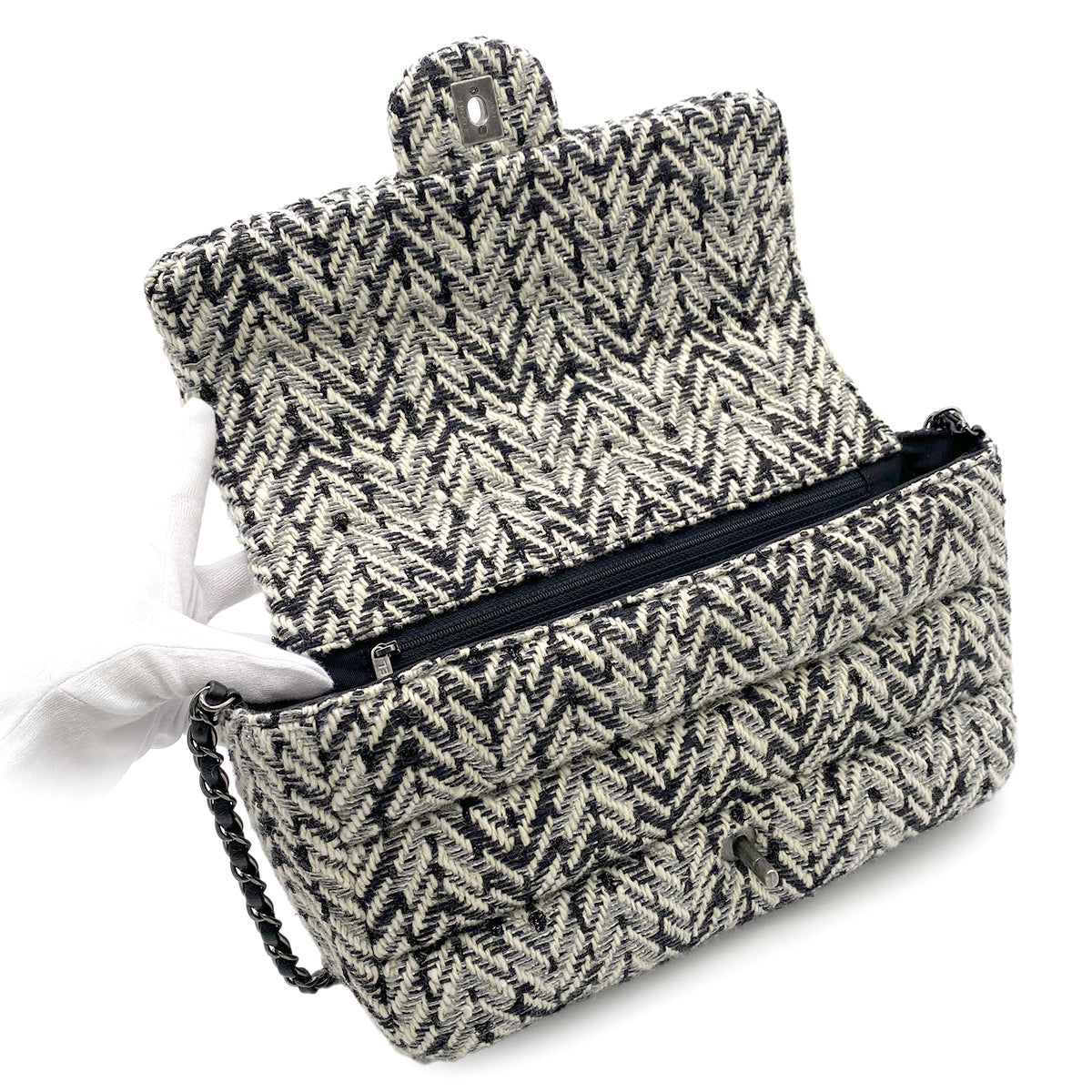 CHANEL CHAIN SHOULDER BAG BLACK WHITE TWEED 90268081