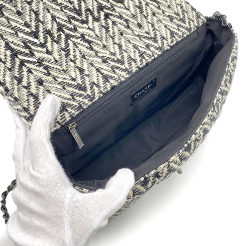 CHANEL CHAIN SHOULDER BAG BLACK WHITE TWEED 90268081 - PURPOSE