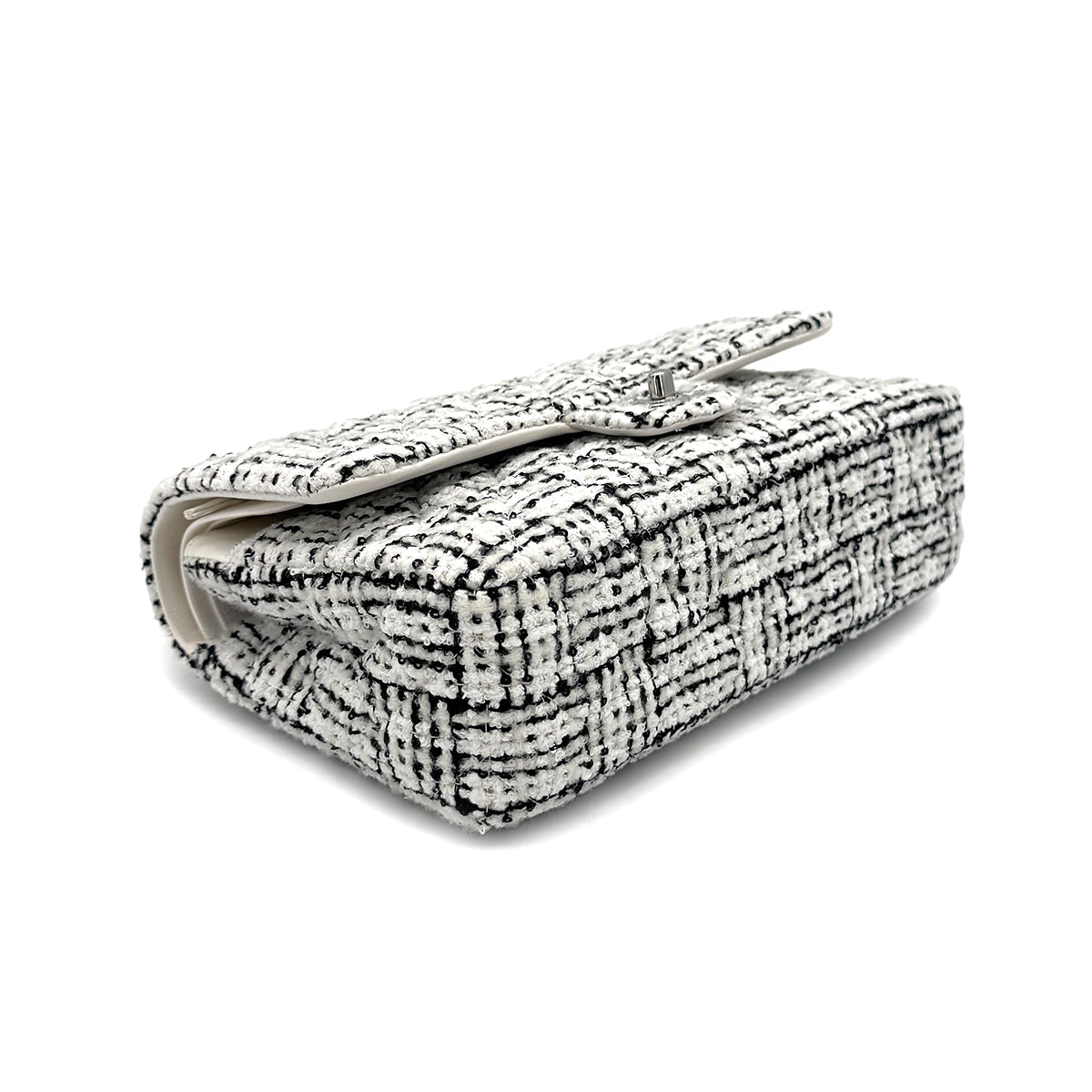 CHANEL CLASSIC FLAP MEDIUM CHAIN SHOULDER BAG WHITE 90271980
