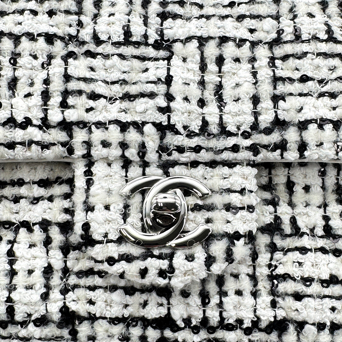 CHANEL CLASSIC FLAP MEDIUM CHAIN SHOULDER BAG WHITE 90271980