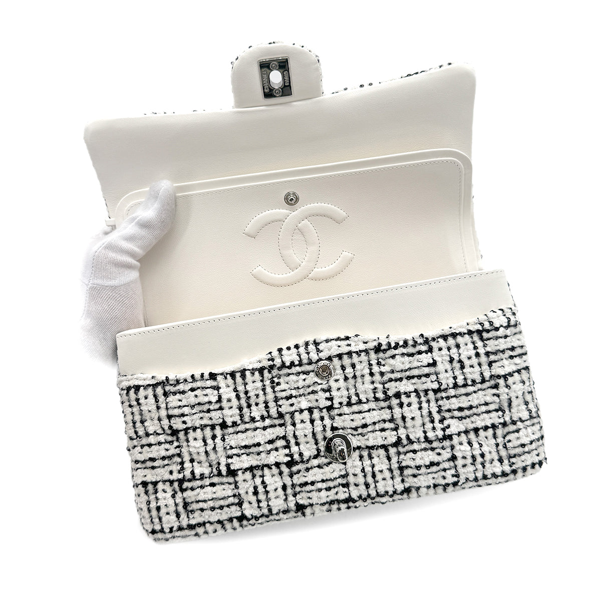 CHANEL CLASSIC FLAP MEDIUM CHAIN SHOULDER BAG WHITE 90271980