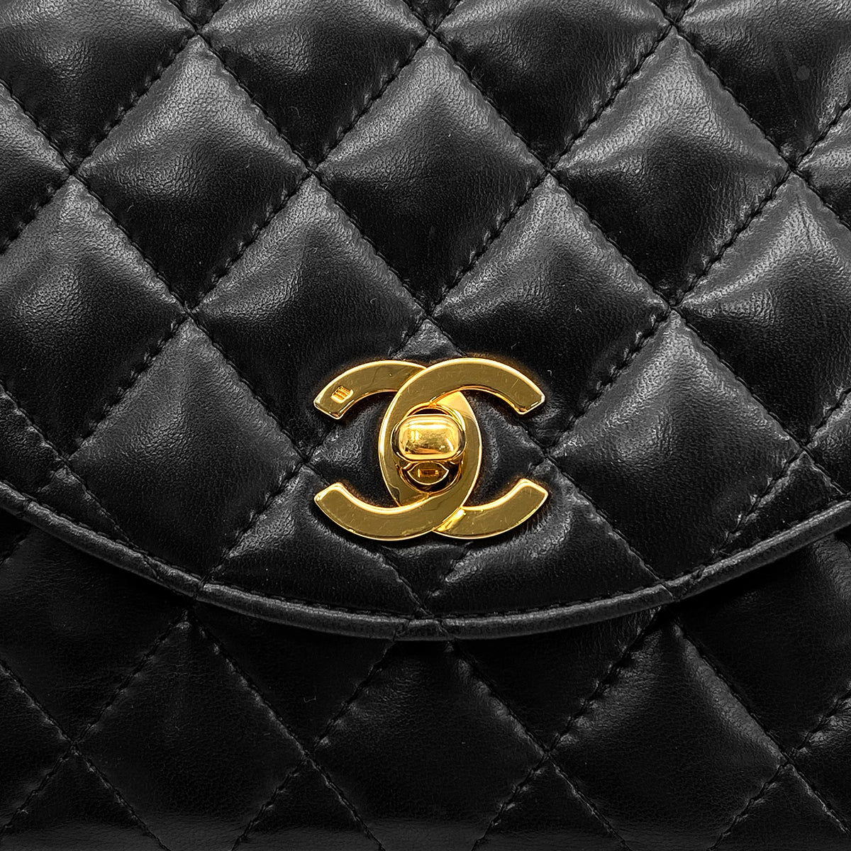 CHANEL VINTAGE MATELASSE HALF MOON CHAIN SHOULDER BAG BLACK LAMB SKIN 90279732
