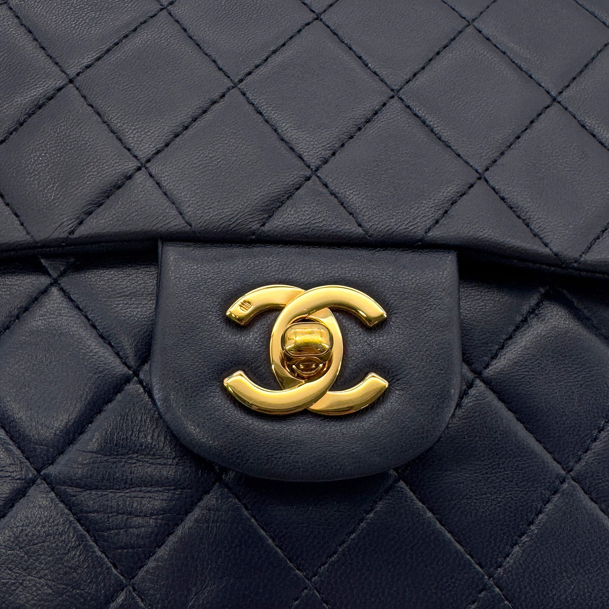 CHANEL VINTAGE CLASSIC FLAP SMALL CHAIN SHOULDER BAG NAVY LAMB SKIN 90280280