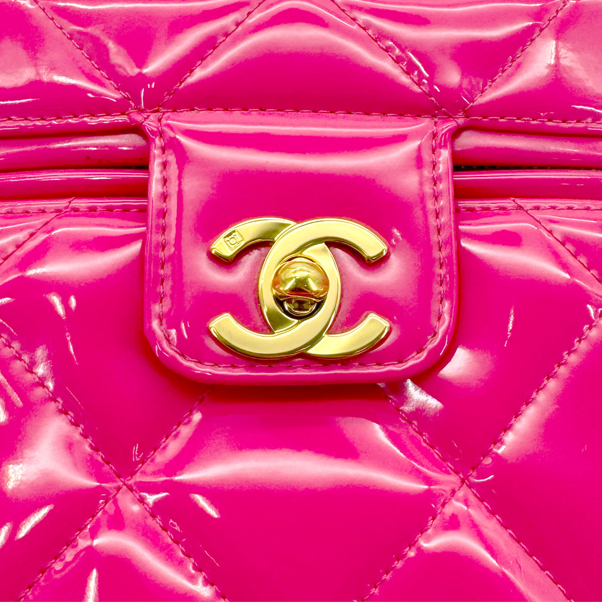 CHANEL VINTAGE MATELASSE VANITY HAND BAG PINK ENAMEL 90281432