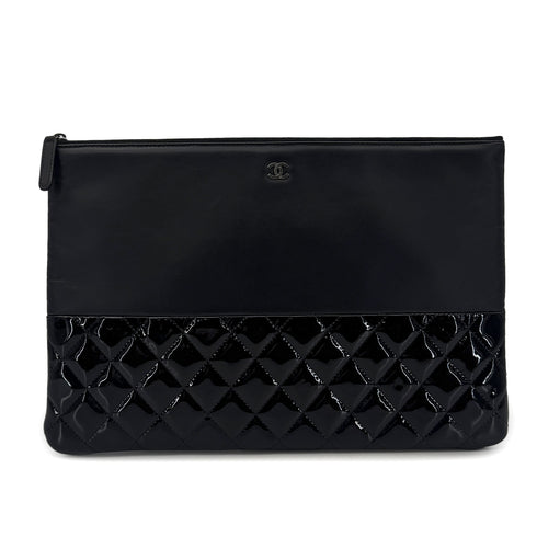 CHANEL MATELASSE CLUTCH BAG BLACK ENAMEL LEATHER 90283110 - PURPOSE