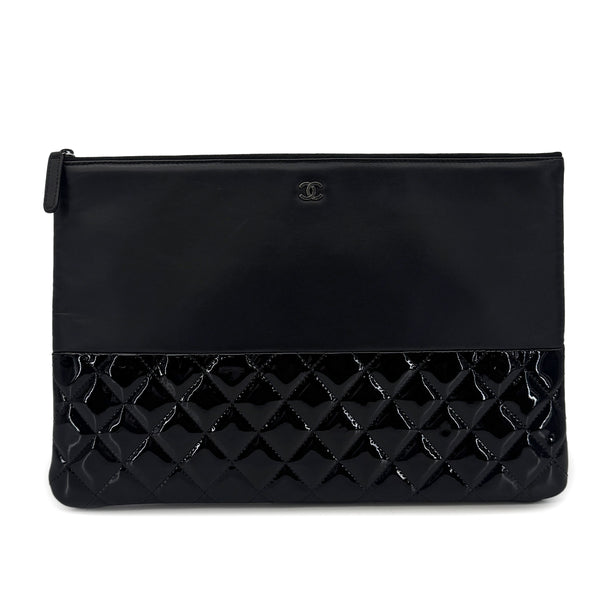 CHANEL MATELASSE CLUTCH BAG BLACK ENAMEL LEATHER 90283110 - PURPOSE
